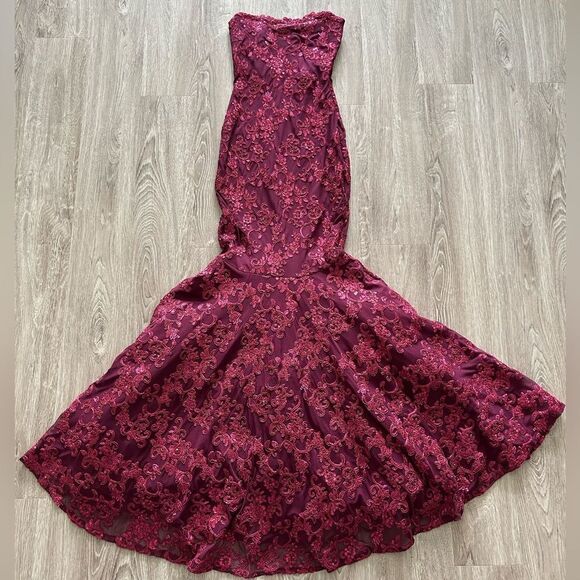 Nova Luxe Burgundy Lace Dress - Picture 5 of 12